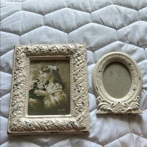 Elegant Cream Decorative Picture Frame Set